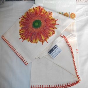 2 piece embroidered sunflower towels